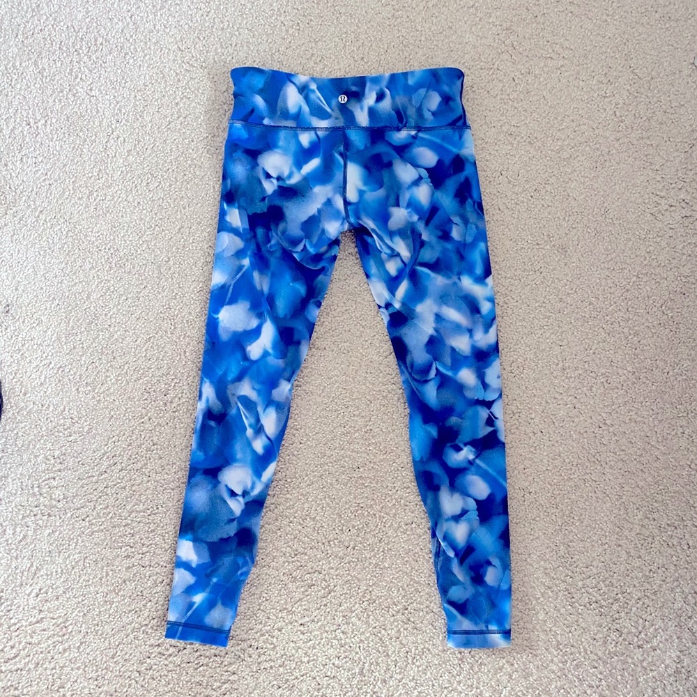 Lululemon Tie Dye blue Wunder Under Leggings, 6 - Picture 1 of 5
